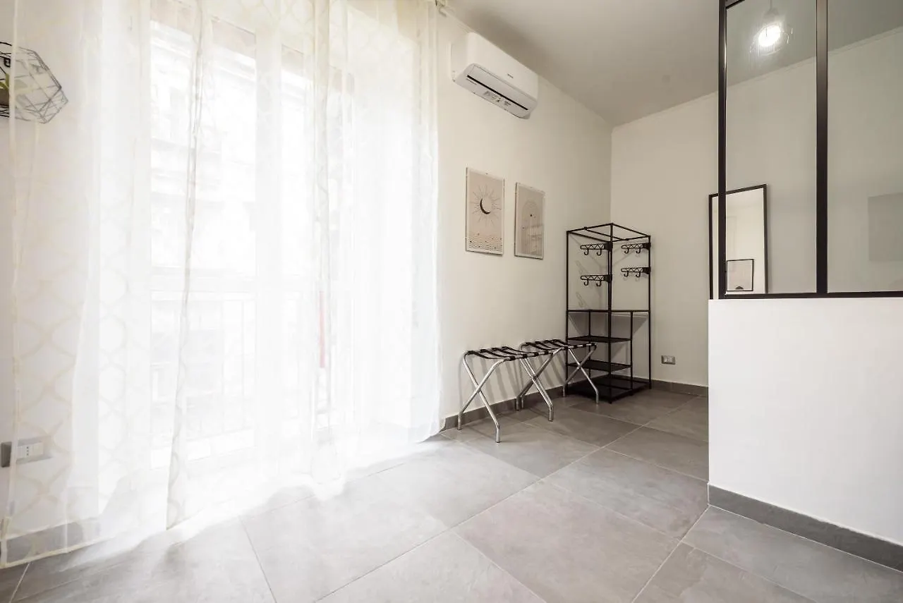 Apartment In The Heart Of Naples Italy